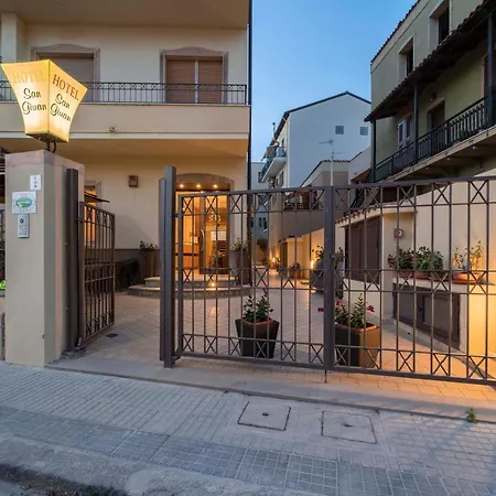 桑朱安酒店 酒店